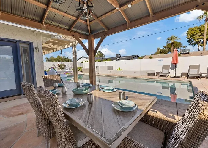 Relaxing Old Town Desert Oasis Awaits Holiday home *