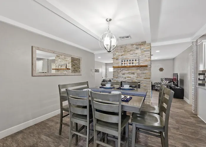 Relaxing Old Town Desert Oasis Awaits Holiday home